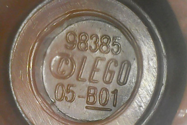 98385-reddish-brown underside